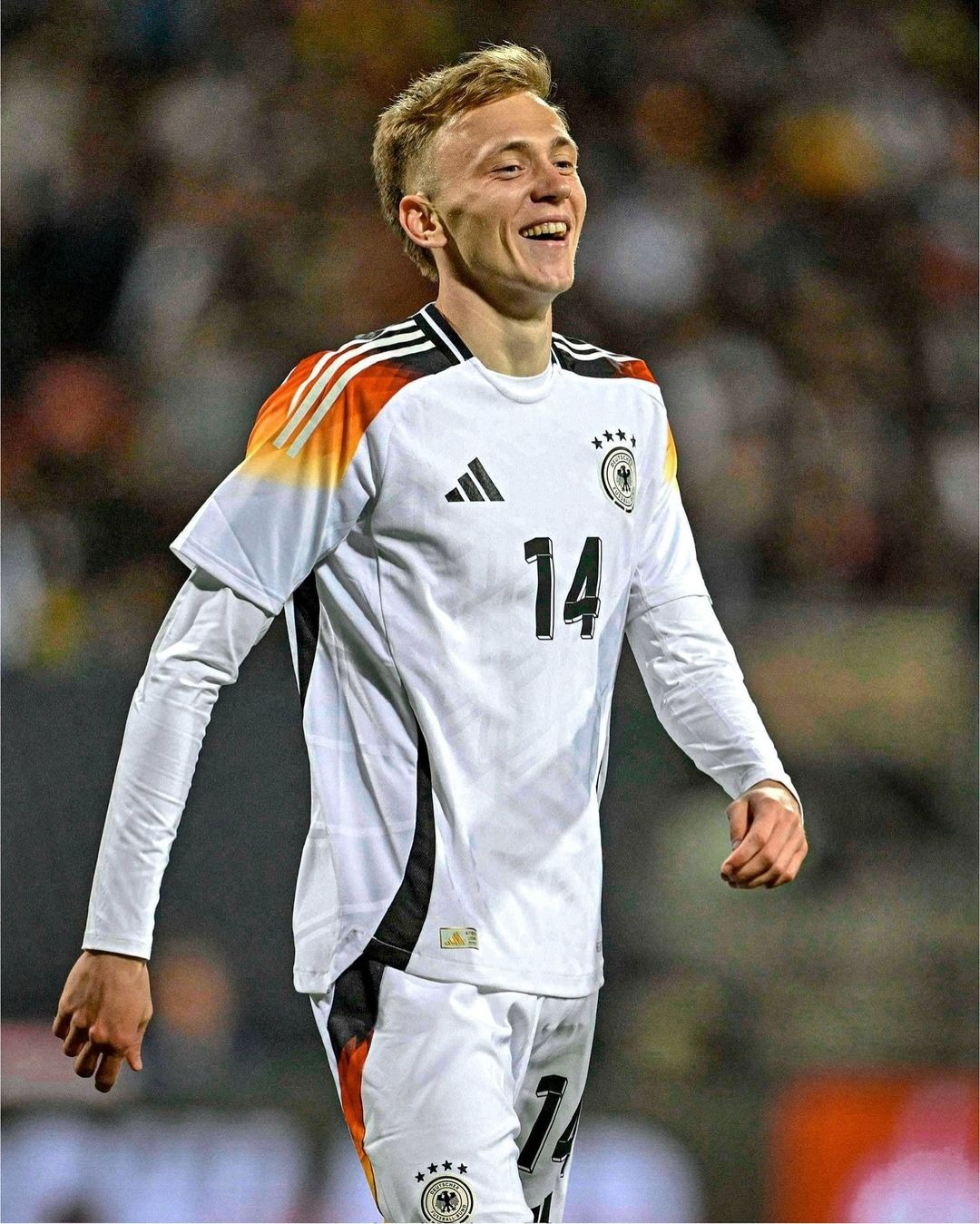 imgi_20_Was-fur-ein-Gefuhl-unglaublich-dankbar-und-stolz-uber-mein-Debut-Danke-an-alle-fur-euren-Support-@dfb_team